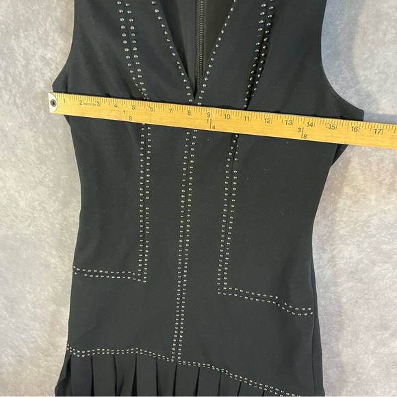 Sam Edelman Women's Sleeveless V-Neck Dress Black w/ Rivets Zip Up Back Size 4 - Picture 5 of 5